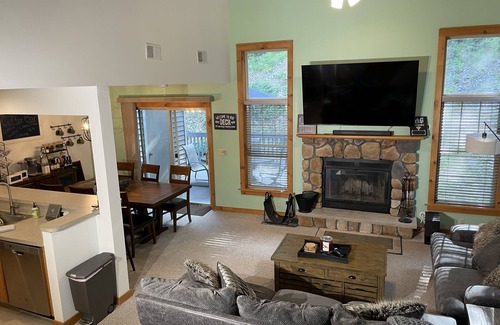 Tannersville House | NEW 3000 SF Private HOUSE at Camelback Mountain Private Parking Game Room 6 TVn