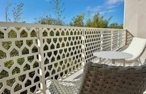 Westwind Apartment | New 3bd Gated Pool Beach and Gym access