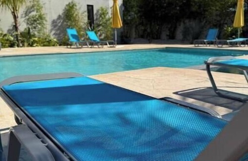 Westwind Apartment | New 3bd Gated Pool Beach and Gym access