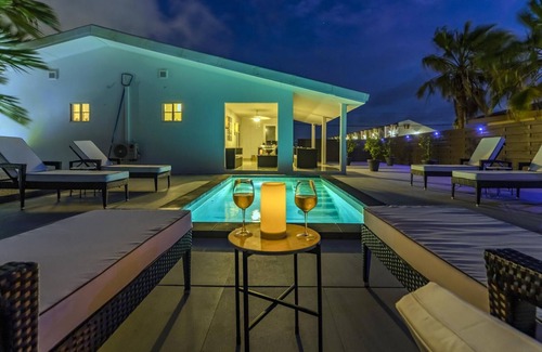 Bushiri Villa | NEW 3BR 2BA w/ Private Pool 2min from Eagle Beach!