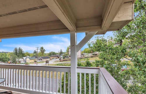 Nashville Condo | NEW! 3rd Floor Front Side Corner Penthouse Suite - 304 by Grand Wood Suites