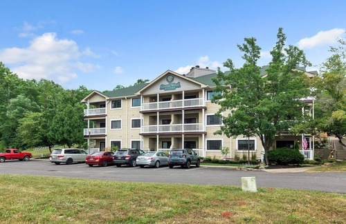 Nashville Condo | NEW! 3rd Floor Front Side Penthouse Suite - 302 by Grand Wood Suites