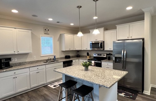 Anderson House | New 4 Bdr Home Close to Clemson U & Lake Hartwell