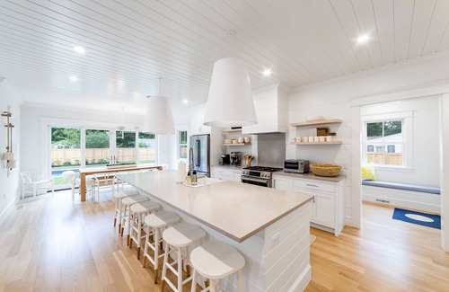 Edgartown House | New 4-bedroom House with Swimming Pool–Just a 10-minute Walk to Town
