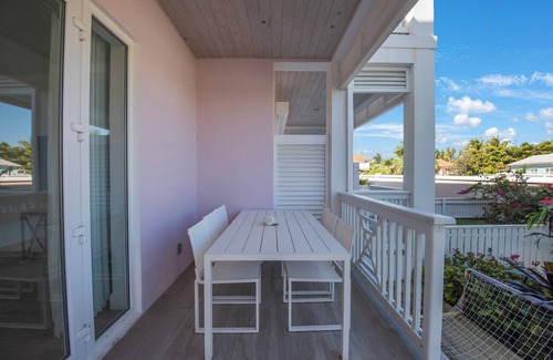 Port New Providence House | New 4 Bedroom, just 60 steps from the Beach and Pool in Gated Community