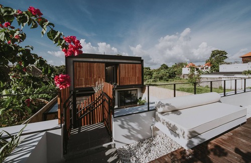 Berawa Villa | NEW 4 BR 5 MIN WALK TO BERAWA BEACH ENCLOSED LIVNG