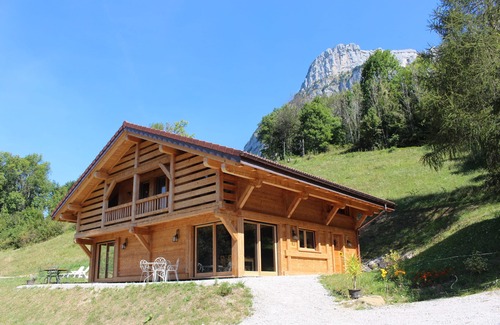 Le Petit-Bornand-les-Glieres Ski Chalet | New 4-person Savoyard half-chalet in the mountains