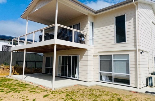 Alexandrina House | New 4BR house in Clayton Bay