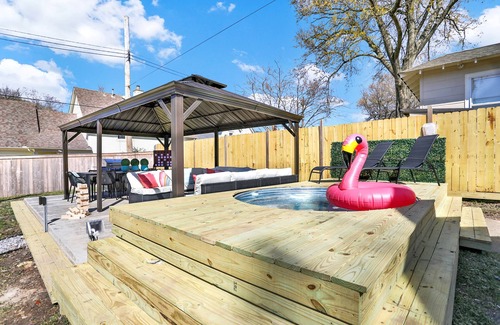 Cooper-Young Historic District House | NEW 4BR Memphis Vibe - Pool, 10 Min to Beale St!