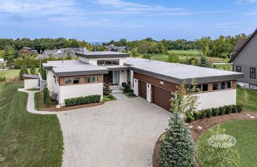 The Blue Mountains House | New 5 bed 5 bath home on the Escarpment.