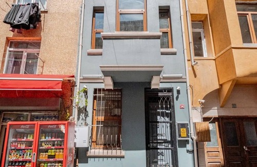 Kumkapi House | New 5-bedroom house for friends and families with WiFi, AC, near best hotspots