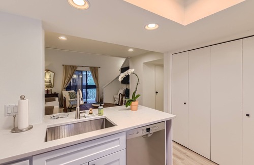 Westfield House | New! 5 mins to Dt | 30 day Rental | Tarrytown!