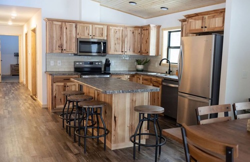 Wetmore House | NEW 5BR Cabin