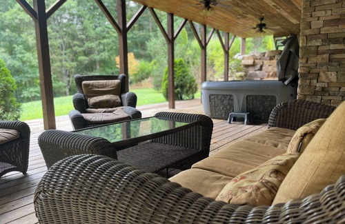Woodfin House | New 5k sq ft 2 acre Art and Craft Country Retreat 5 miles from dwntwn Asheville