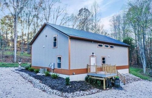 French Lick House | New 6BR Retreat by Patoka Lake Sleeps 14, Fire Pit