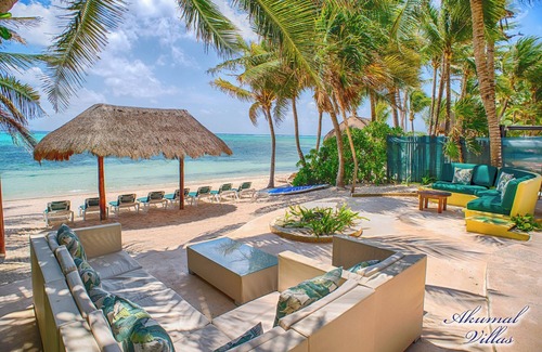 Soliman Bay Villa | NEW 75" TV and A/C on living area, private pool and Fiber Optic Wi-Fi 100 MB