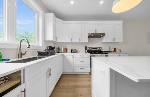 Selkirk House | NEW 797 Lakeshore rd Paradise