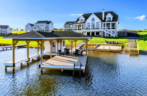 Mineral House | NEW 7BR Lakefront Lake Anna, Boat Dock, Deck Views