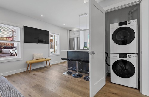 Ward Two House | NEW 9BR6Bth Parking MIT Harvard Boston Walk to T