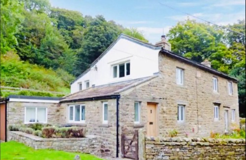 Feetham Cottage | NEW~A cottage with commanding views over the Dale