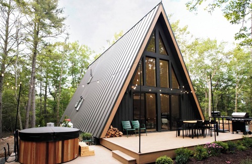 East Stroudsburg Cabin | New A-Frame Cabin Retreat w/Hot Tub in the Poconos