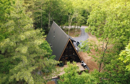 East Stroudsburg Cabin | New A-Frame Cabin Retreat w/Hot Tub in the Poconos