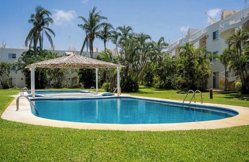 Puente del Mar Apartment | New Acapulco Retreat, Garden, Pool & Gym