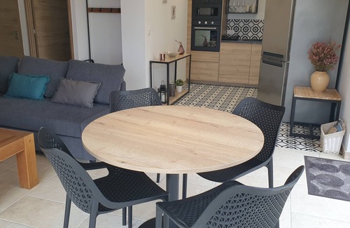 Cotignac Apartment | NEW accommodation, panoramic view, overflowing swimming pool, beautiful village