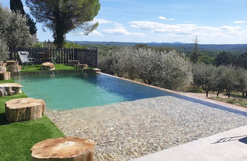 Cotignac Apartment | NEW accommodation, panoramic view, overflowing swimming pool, beautiful village