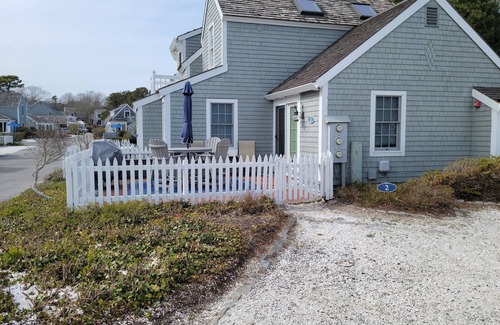 Mashpee House | New ACs, new paint, new linens and towels!Prime spot, right on the beach path!