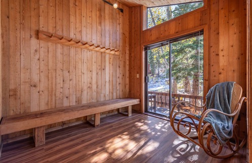 Alpine Meadows House | ~New~Alpine Meadows Base Camp, Walk to Hiking Trails, Ski Shuttle Avail.