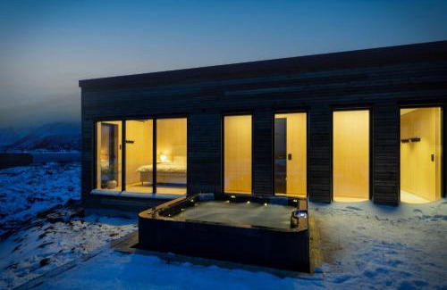Vagan House | New amazing cabin with spectacular view and jacuzzi in the heart of Lofoten