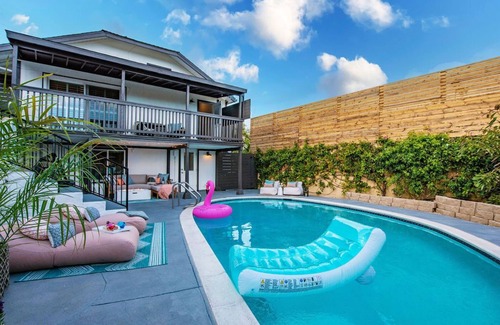 Golden Hill House | *NEW* Amazing Paradiso Urbano – POOL;SPA;GAMEROOM!