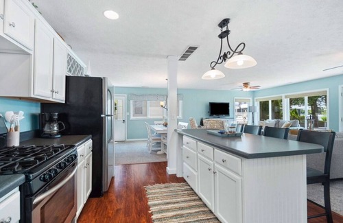 North Webster Cottage | New - Anchor Inn, a Charming Lake Cottage @ Webster Lake