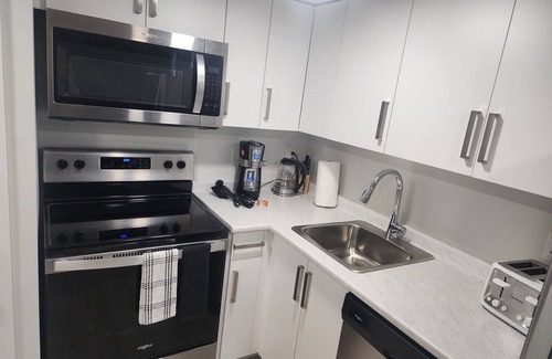 Saskatoon House | New and Cozy Brigthon Luxury Suite