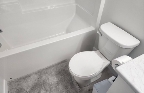 Saskatoon House | New and Cozy Brigthon Luxury Suite
