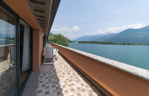 Lovere Apartment | New and elegant apartment directly overlooking the lake:wonderful view
