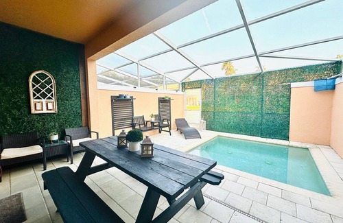 Silver Creek House | NEW and Stylish Townhouse - 13miles from DISNEY Complex