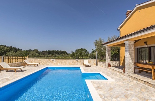 Municipality of Sveti Lovrec Cottage | New and very comfortable and nice decorated villa with pool for 8-10 people