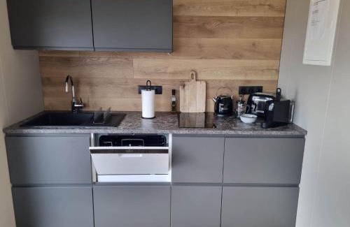 Hrifunesvegur Apartment | New and well furnished studio apartment for two 30 km from Kirkjubæjarklaustur Perfect place to stay at right between Black beach and Jökulsárlón