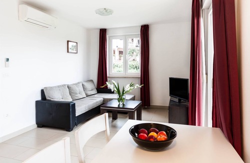 Monterol Apartment | New Apartment for 4 people (2 bedrooms)- Umag - 1 floor