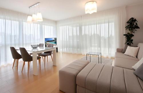 Icici Apartment | New apartment with swimming pool near the beach