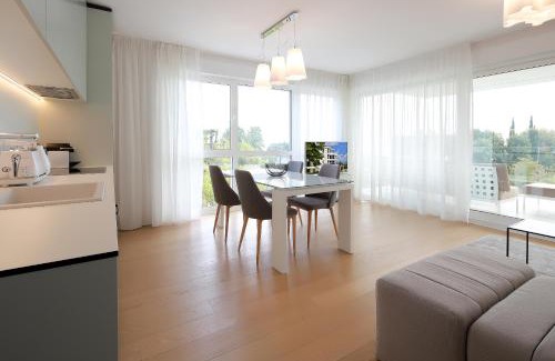 Icici Apartment | New apartment with swimming pool near the beach