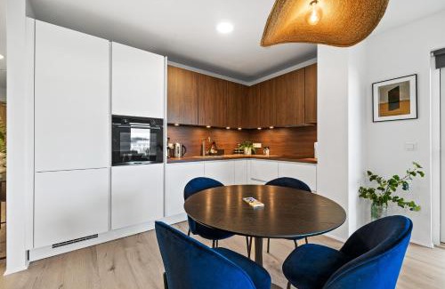 Kopavogur Apartment | New Apt Near Smáralind Mall With Private Parking