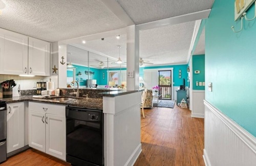 St. Augustine Beach Condo | NEW! Aqua Vista Retreat 2-Bedroom Condo with Pool and Ocean view