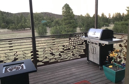 Clay Springs Apartment | New! Artistic Studio Retreat that is Quiet & Relaxing, Bordering National Fores