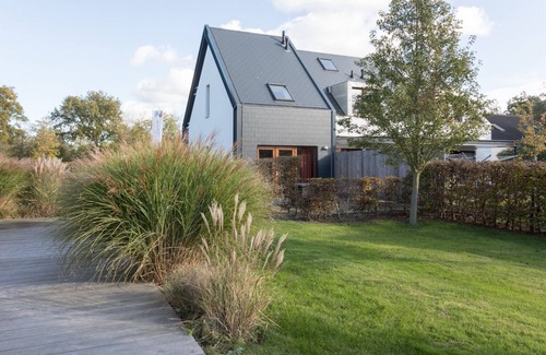 Oostkapelle Apartment | New, attractive and spacious apartment with comfort, within walking distance of the forest/beach.