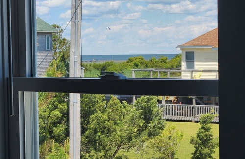 Waves House | New Beach Cottage/Water View/Beach Gear/walk to beach!