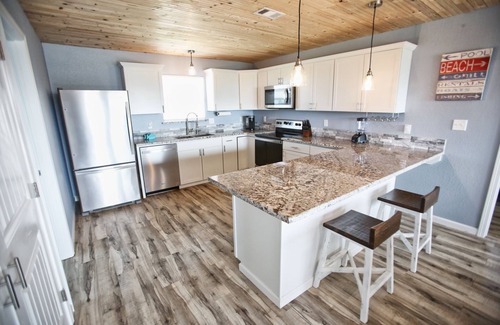 Surfside Beach House | NEW: Beach House 3-Bed/2-Bath with Ocean View & Golf Cart - Great Beach