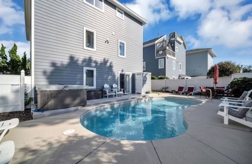 Croatan Beach House | NEW! Beach House 7Bd 5Bth Pool/Hot Tub/Boating